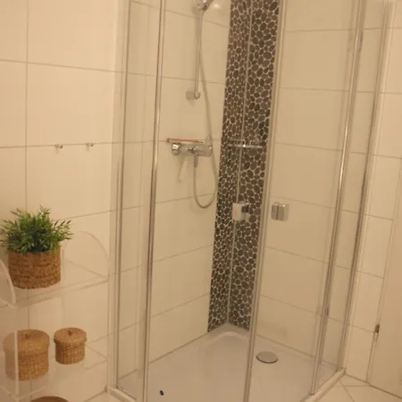 Hafenstraße 37 04 *